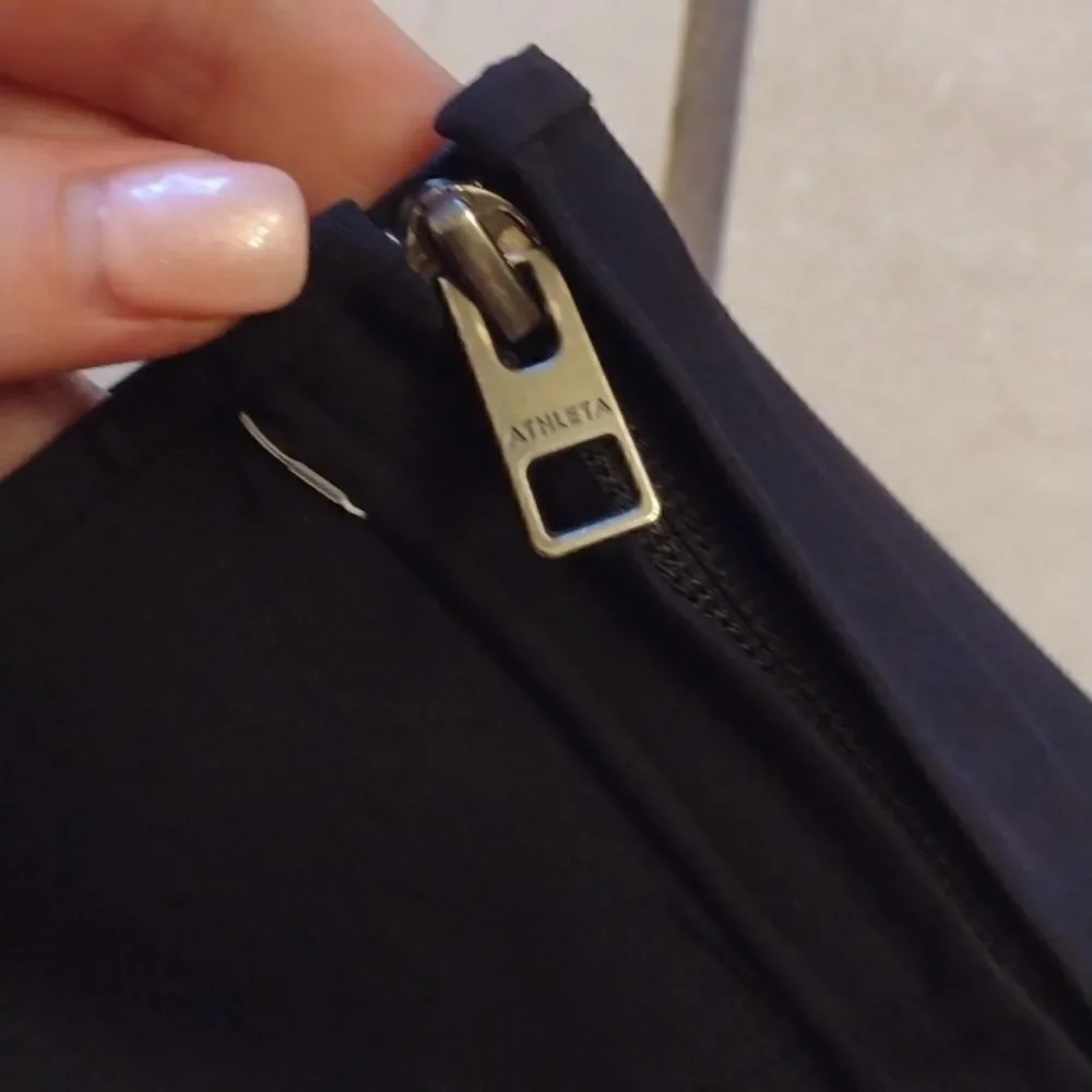 Athleta Interstellar Tight black w split leg size 2 - Picture 3 of 12